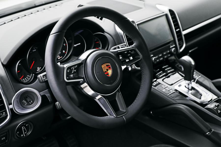 Панель приборов Porsche Cayenne (958) 2014 года  (фото 8 из 8)